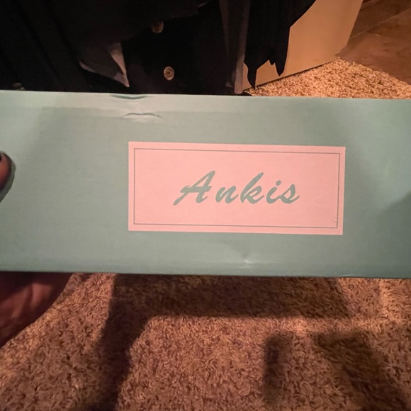 New white flats - Picture 2 of 5